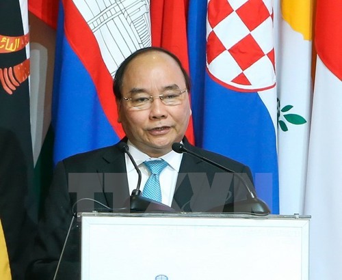 PM highlights importance of connectivity at 11th ASEM Summit - ảnh 1